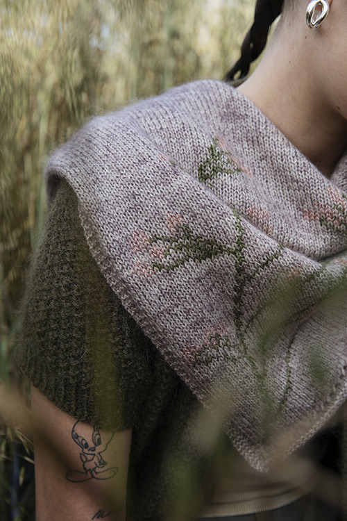 pb79: Limonium Apricot Scarf